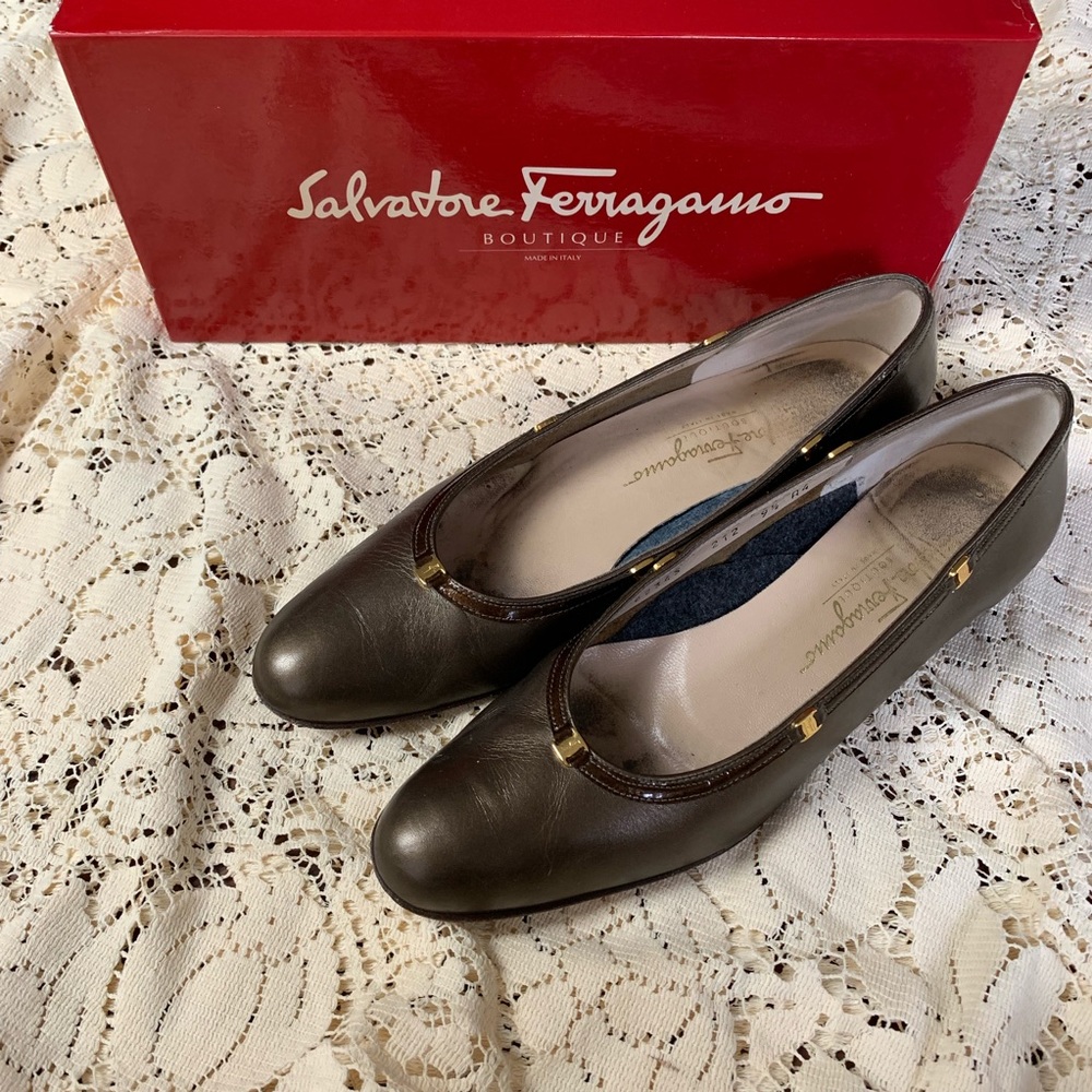 Salvatore Ferragamo Bronze “Nicky” Flats-9.5N